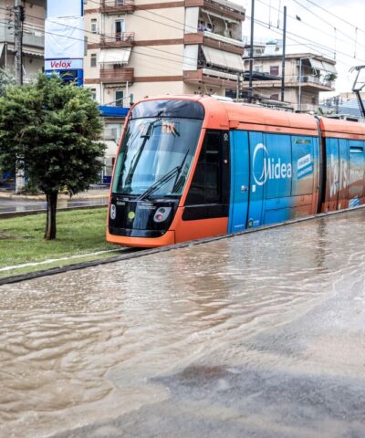 Πλημμύρισαν και οι γραμμές του Τραμ στη Νέα Σμύρνη