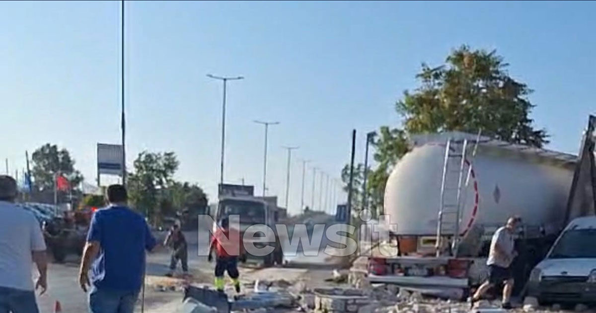Tanker fell on car mantra in Menidi: Wound the driver, damaged cars were damaged