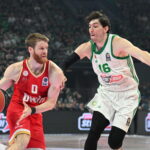 Ο Τόμας Γουόκαπ κόντρα στον Τσεντί Οσμάν (ΑΝΤΩΝΗΣ ΝΙΚΟΛΟΠΟΥΛΟΣ