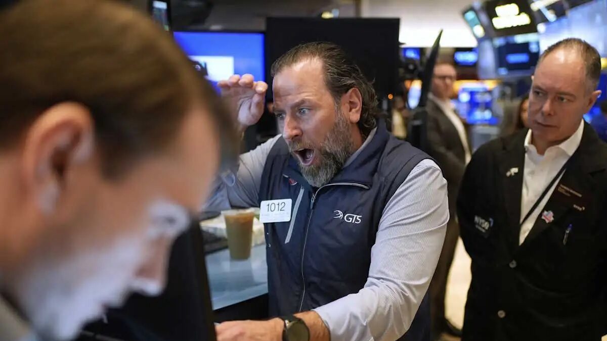 Traders in Wall Street