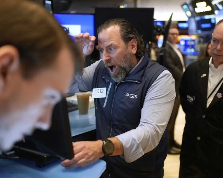 «Βουτιά» στις μετοχές της Wall Street με φόντο την ανάφλεξη στη Μέση Ανατολή