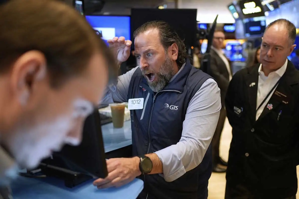 Traders in Wall Street