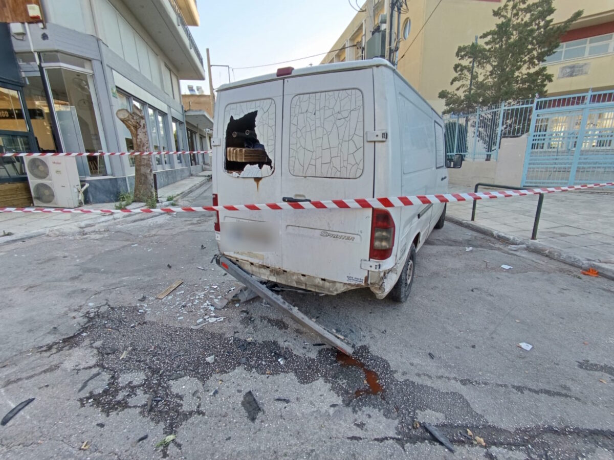 Ζημιές στο βαν μετά την καταδίωξη