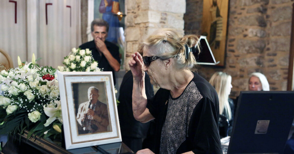 Πετρολούκας Χαλκιάς: Σε λαϊκό προσκύνημα η σορός του στη Μητρόπολη Αθηνών – Συντετριμμένη η οικογένειά του