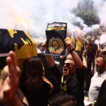 Οι οπαδοί της ΑΕΚ στη κηδεία του Δημήτρη Χατζηχρήστου