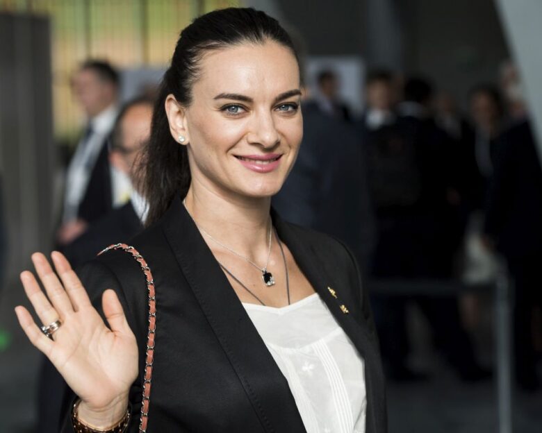 Γελένα Ισινμπάγιεβα: Μπλόκαρισμα λογαριασμών και απειλή απαγόρευσης εξόδου για την Ολυμπιονίκη στο άλμα επί κοντώ αν επιστρέψει στη Ρωσία