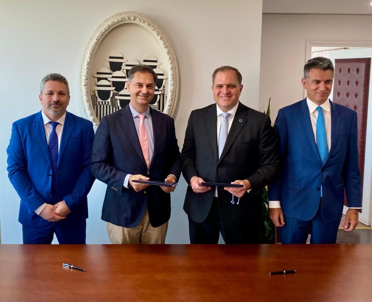 Ο διοικητής της ΑΑΔΕ Γιώργος Πιτσιλής ο υφυπουργός εξωτερικών Χάρης Θεοχάρης, ο γενικός γραμματέας ΓΓΔΟΣΕ Δημήτρης Σκάλκος