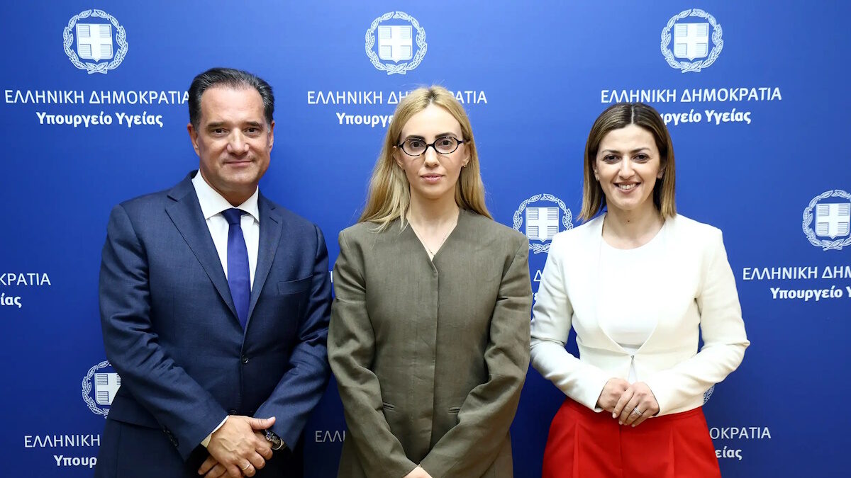 Ο Άδωνις Γεωργιάδης η Χριστίνα - Μαρία Κράββαρη και Ειρήνη Αγαπηδάκη