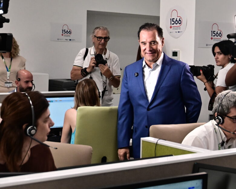 Άνοιξε σήμερα το τετραψήφιο 1566 του ΕΣΥ: «Καταργούμε πάνω από 100 τηλεφωνικές γραμμές για την υγεία», λέει ο Άδωνις Γεωργιάδης