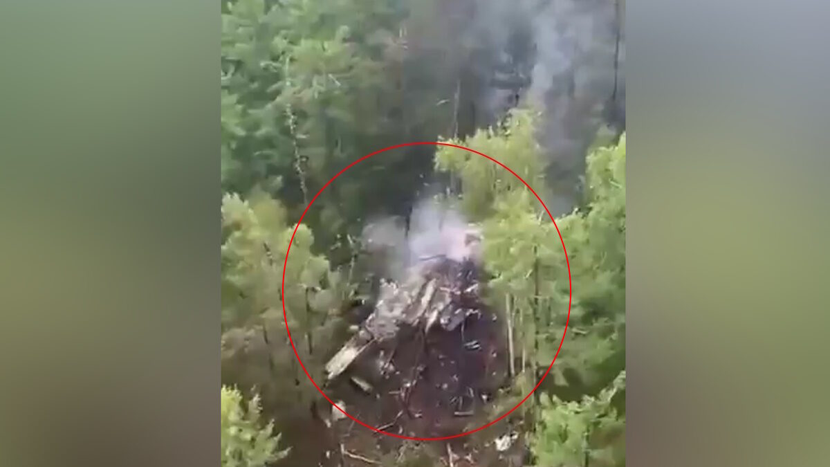 Τα συντρίμμια του αεροπλάνου An-24