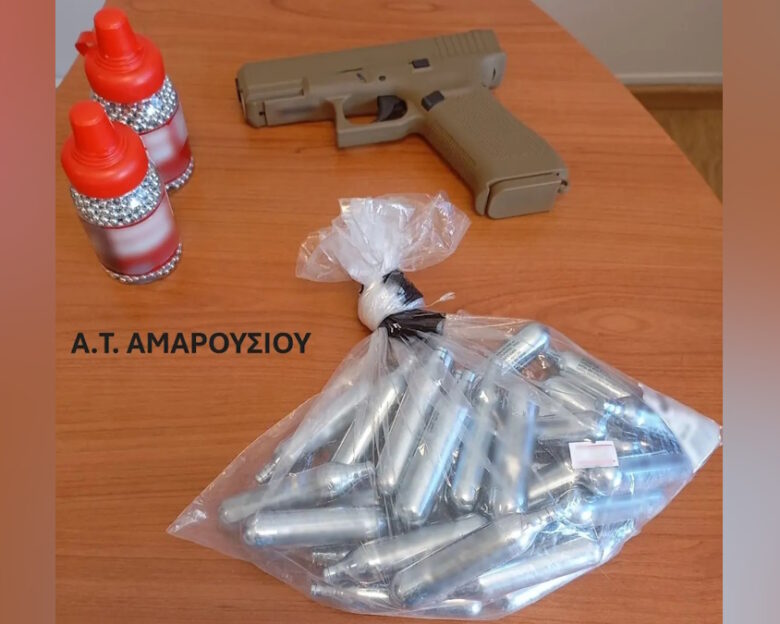 Μαρούσι: 20χρονος πυροβολούσε με αεροβόλο από το σπίτι του – Προκάλεσε ζημιές σε σπίτια, γραφεία εφημερίδας και ένα ιατρείο