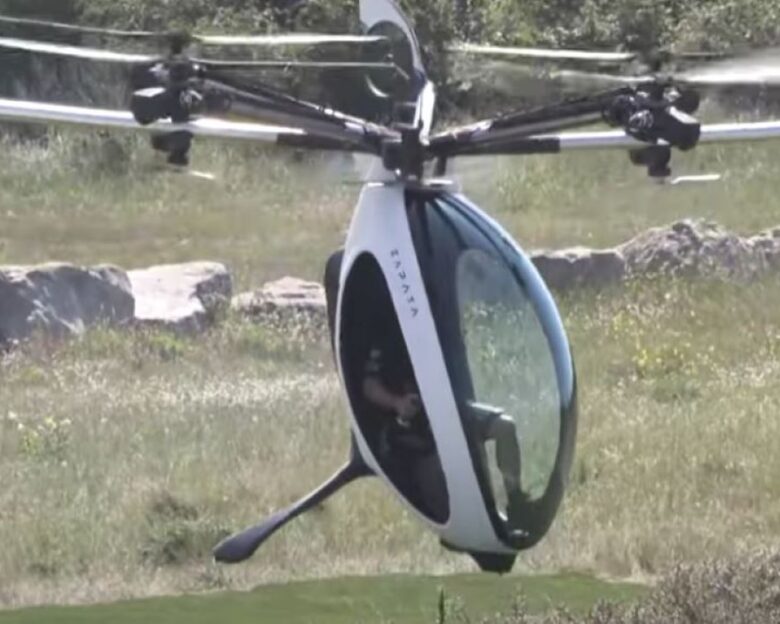 AirScooter: Αποτυχημένη η πρώτη προσπάθεια του εφευρέτη μονοθέσιου ελικοπτέρου να διασχίσει τη Μάγχη