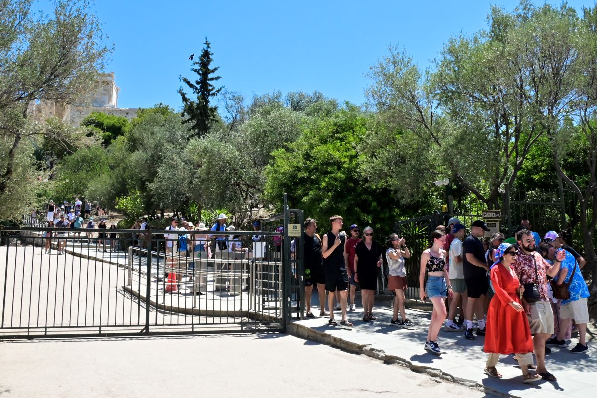 Τουρίστες στην Ακρόπολη