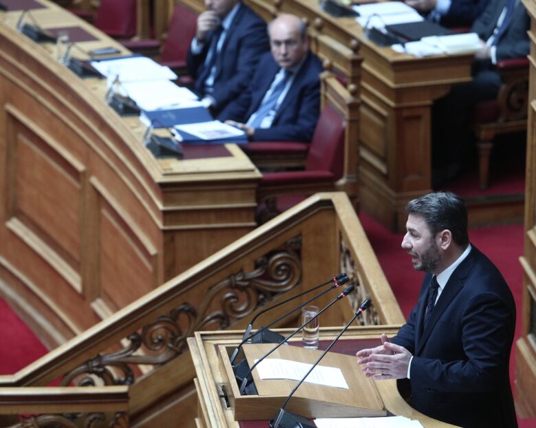 «Σφάχθηκαν» Χατζηδάκης – Ανδρουλάκης στη Βουλή: «Βοσκάγατε τα πρόβατα κάπου παραπέρα;» -«Με την ακροδεξιά ρητορεία σας διχάζετε»