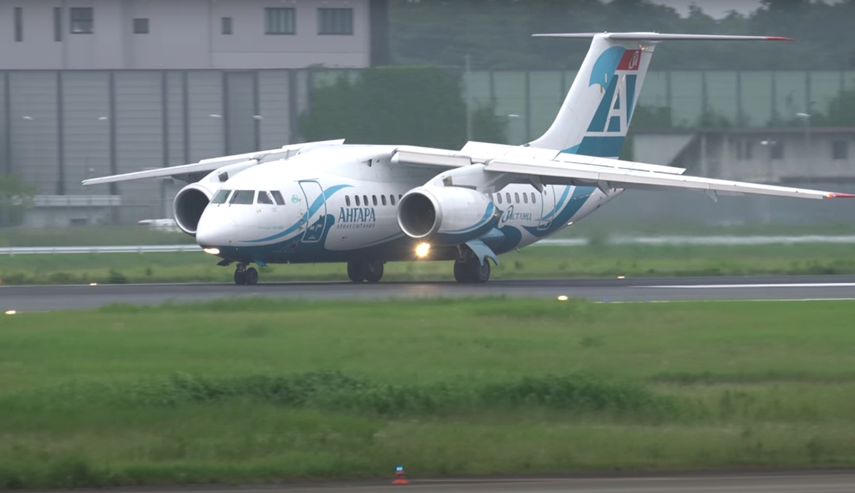 Αεροπλάνο της Angara-airlines