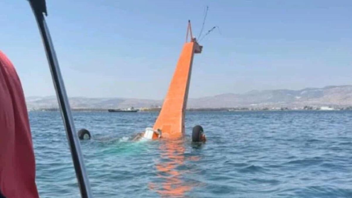 Πτώση ελικοπτέρου Erickson στην Ελευσίνα – Σώοι οι τρεις χειριστές