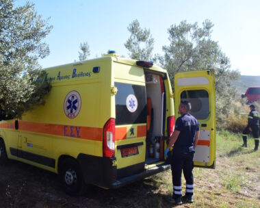Ασθενοφόρο σε σημείο τροχαίου