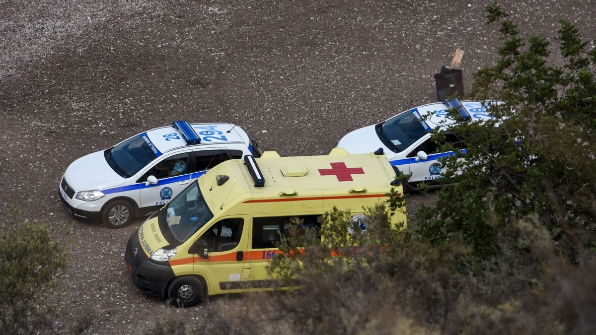 Ασθενοφόρο και περιπολικά