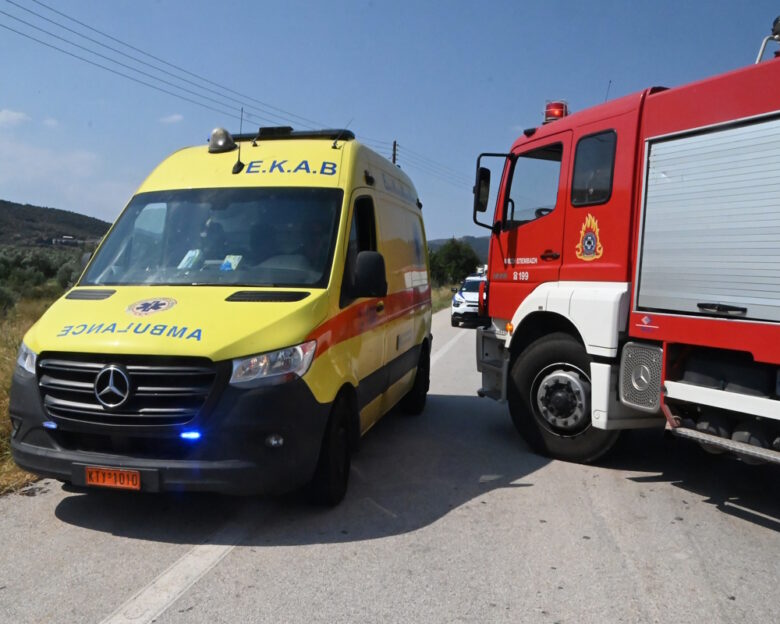 Ένας νεκρός από τροχαίο στην Χαλκιδική – Αυτοκίνητο έπεσε πάνω σε ένα άλλο παρκαρισμένο