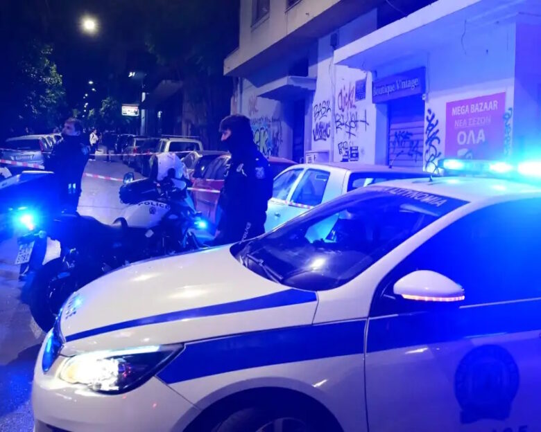 Ωτοστόπ τρόμου στα Χανιά: Οδηγός αρνήθηκε να αφήσει φοιτήτριες – Εμβόλισε περιπολικά και συνελήφθη με τον πατέρα του