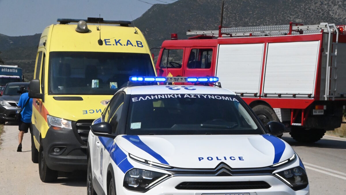 Αστυνομία και ασθενοφόρο σε σημείο τροχαίου