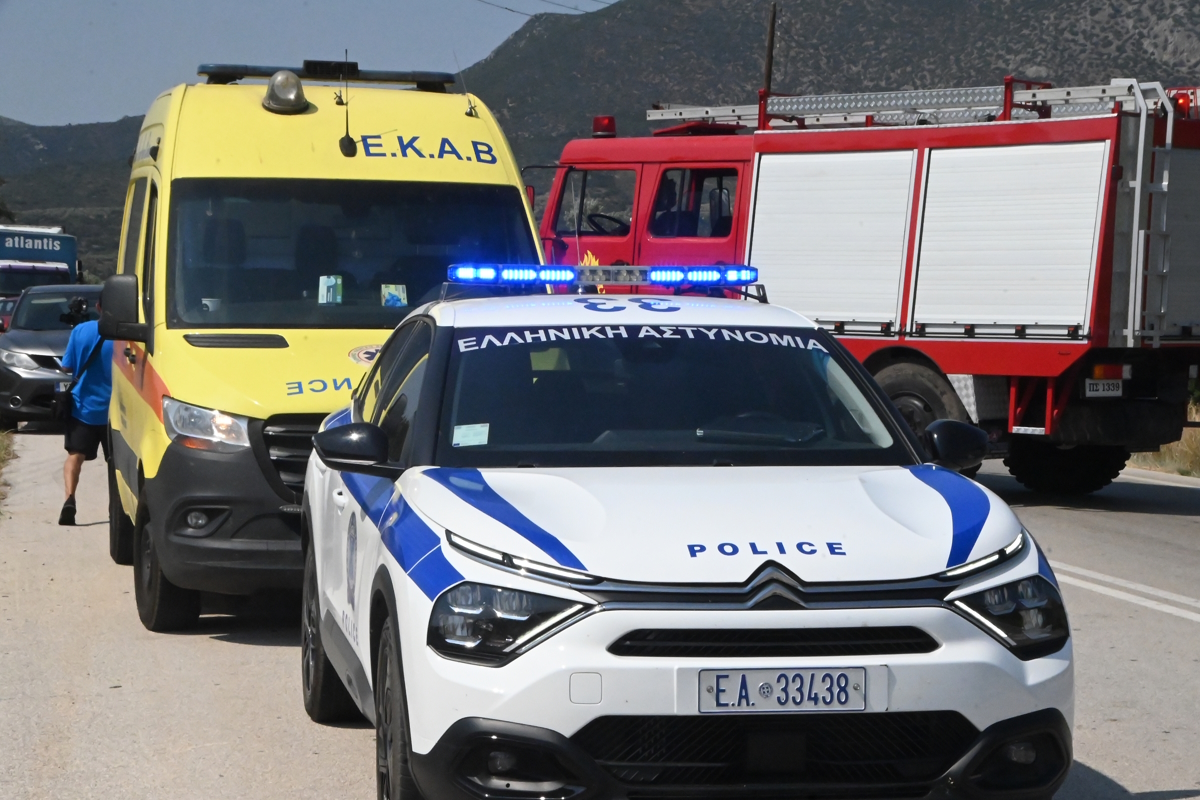Αστυνομία και ασθενοφόρο σε σημείο τροχαίου