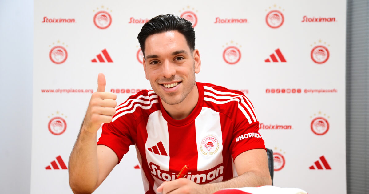 Nikos Athanasiou was announced as a loan by Olympiacos to Rio Aves