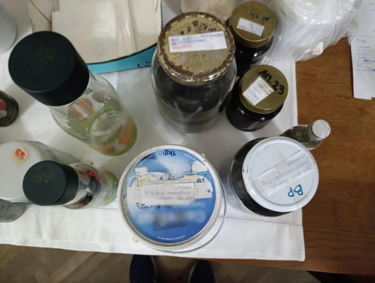 Κατασχέθηκαν μεγάλες ποσότητες υλικών που σχετίζονται με την παρασκευή πυρίτιδας