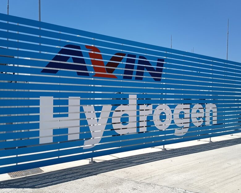 Στις εγκαταστάσεις υδρογόνου της Motor Oil με το υδρογονονίκητο Toyota Mirai