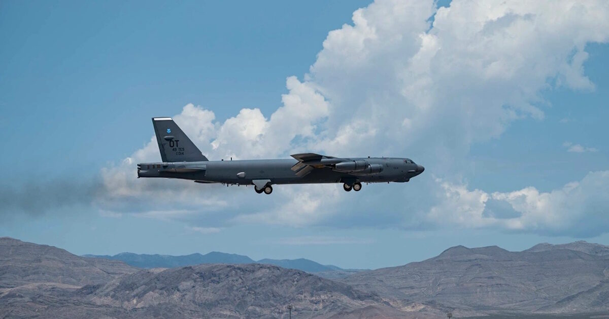 USA: Almost Aerial Passenger and Military Aircraft Conflict – Video with Shocking Testimony of the Pilot
