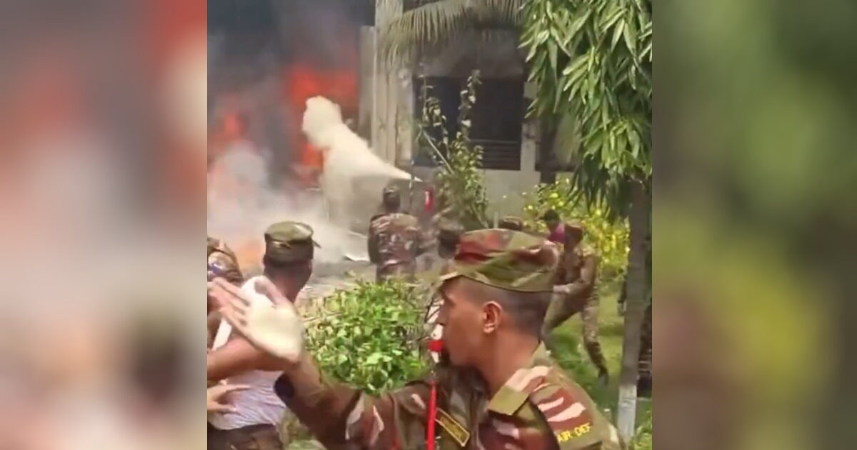 Panic in Bangladesh: aircraft fell on a campus building – at least one dead – harsh pictures