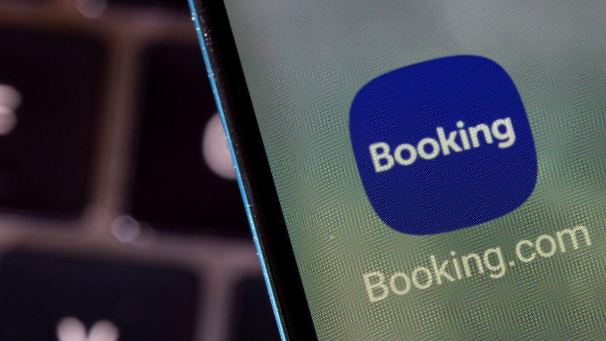 Η εφαρμογή Booking.com σε οθόνη κινητού