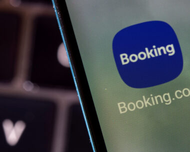 Η εφαρμογή Booking.com σε οθόνη κινητού