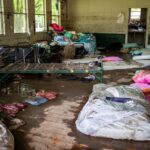 Κρεβάτια μέσα στη κατασκήνωση Camp Mystic