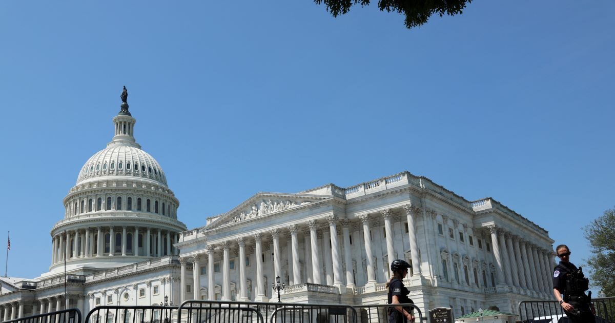 USA: They caught a man outside the Capitol with weapons, bow and arrows
