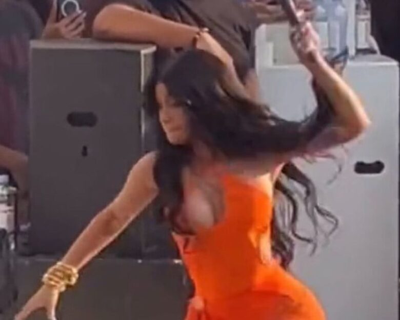 Η Cardi B στα δικαστήρια για το μικρόφωνο που πέταξε σε θαυμάστρια: Την μήνυσε η γυναίκα
