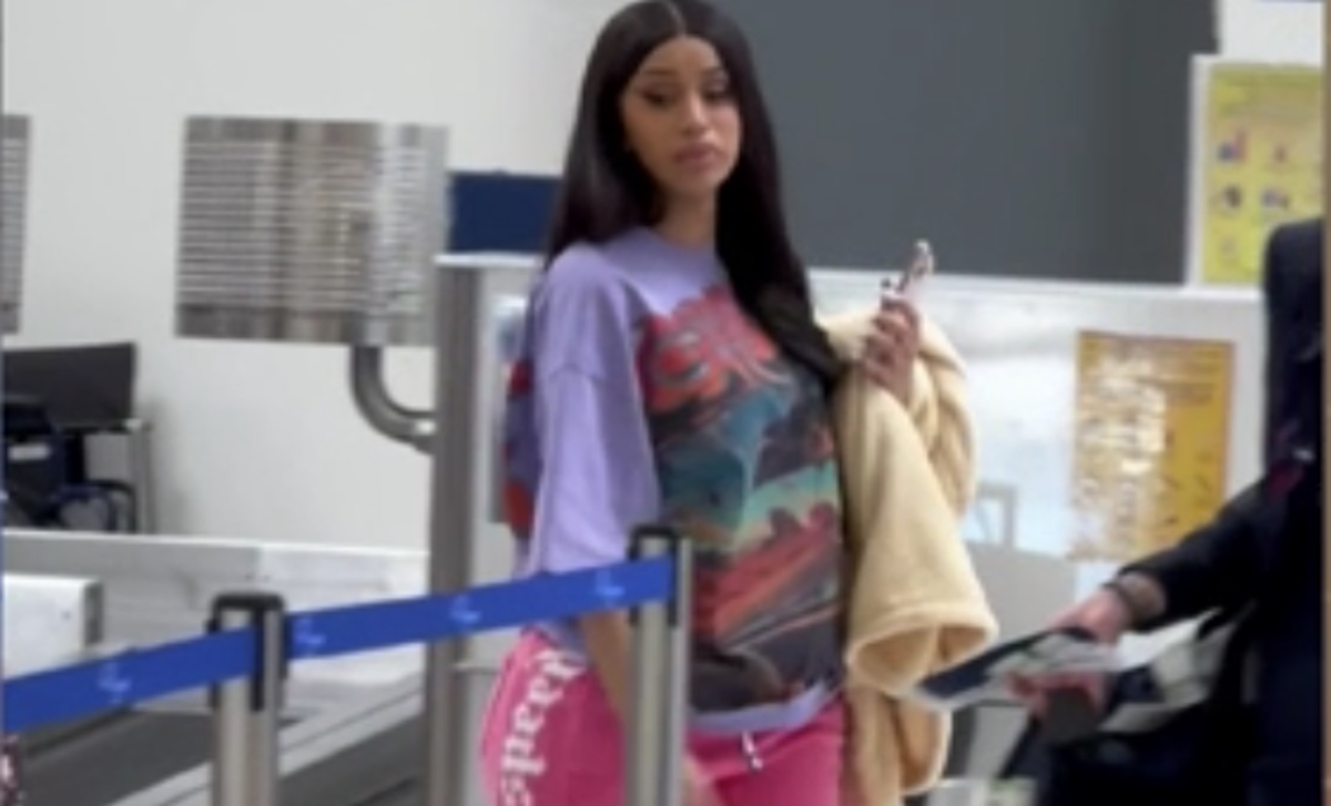 H Cardi B φεύγει από τη Μύκονο