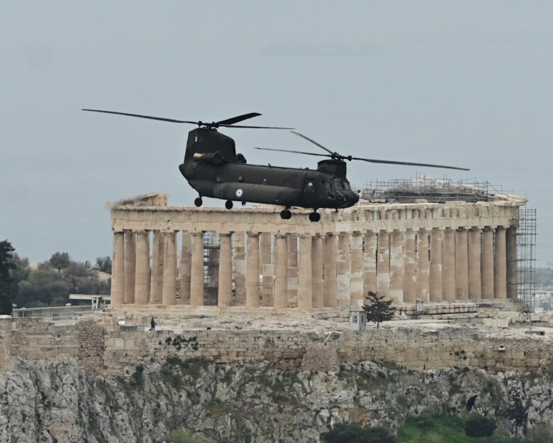 Chinook: Τιτάνια μάχη της Αεροπορίας Στρατού για να έχει διαθέσιμα τα πολύτιμα ελικόπτερα – Ο ρόλος και η συνδρομή των ΗΠΑ