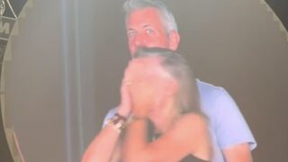 Το ζευγάρι που έγινε viral στη συναυλία των Coldplay