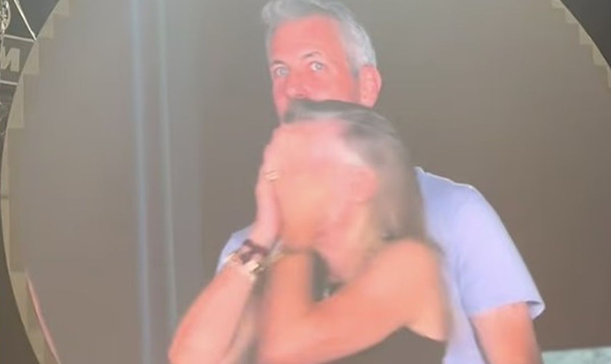 Το ζευγάρι που έγινε viral στη συναυλία των Coldplay
