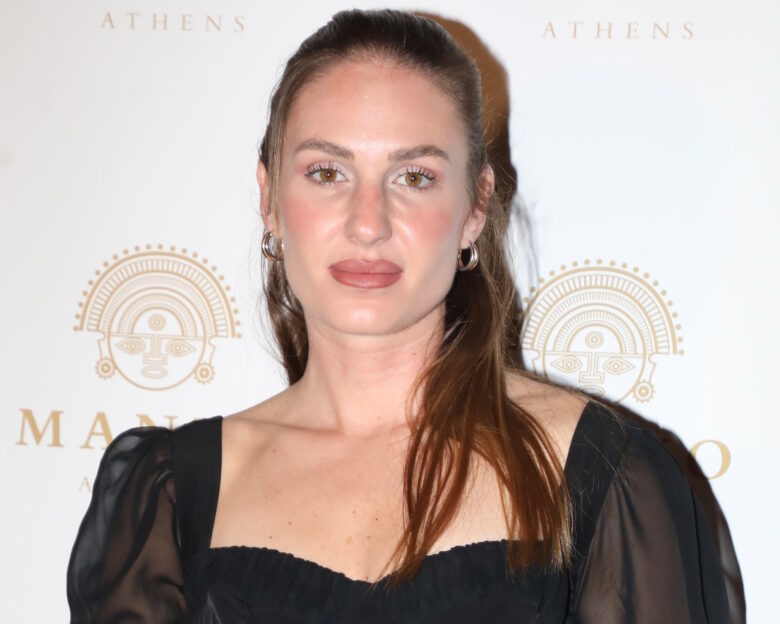 Κατερίνα Δαλάκα: «Έσπασα δόντι και υπέφερα από τον πόνο» λέει για το ατύχημα που είχε σπίτι της