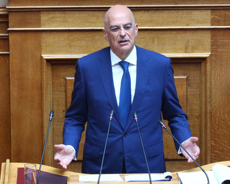 Δένδιας: Όργιο σπατάλης με τα ακίνητα του Στρατού – Το ρετιρέ του αξιωματικού αξίας 800.000€, η πισίνα των 49,5 μέτρων και τα 2.400 τετραγωνικά για 29 άτομα