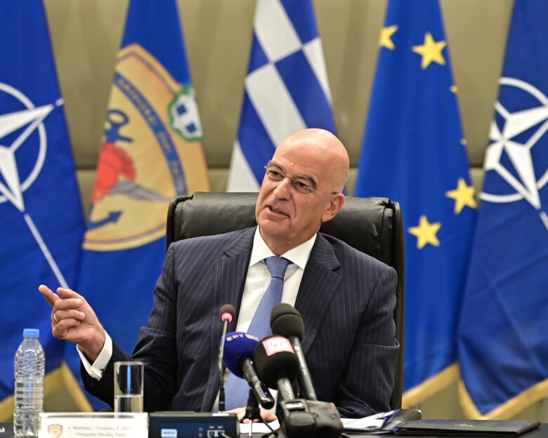 Νίκος Δένδιας: Τέλος η θητεία σε Πολεμικό Ναυτικό και Πολεμική Αεροπορία – Αυξάνεται ο μισθός των οπλιτών σε 50 με 100 ευρώ