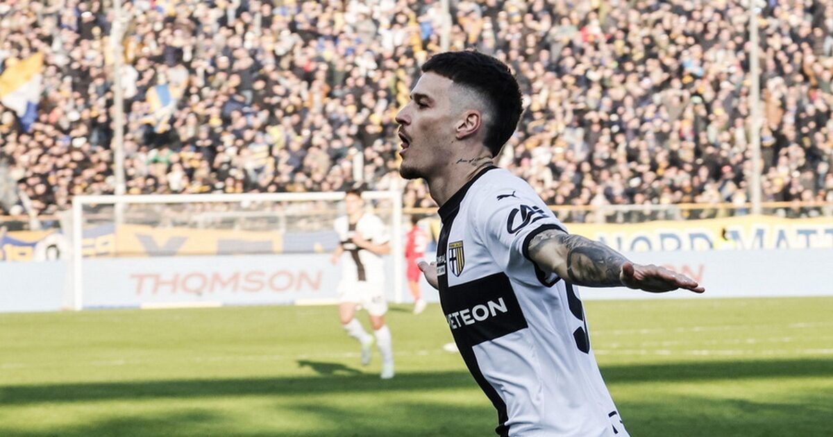 Olympiacos examines Dennis Mann of Parma