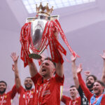Ο Ντιόγκο Ζότα με το τρόπαιο της Premier League