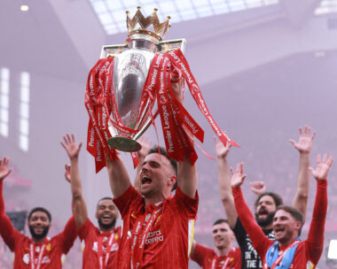 Ο Ντιόγκο Ζότα με το τρόπαιο της Premier League
