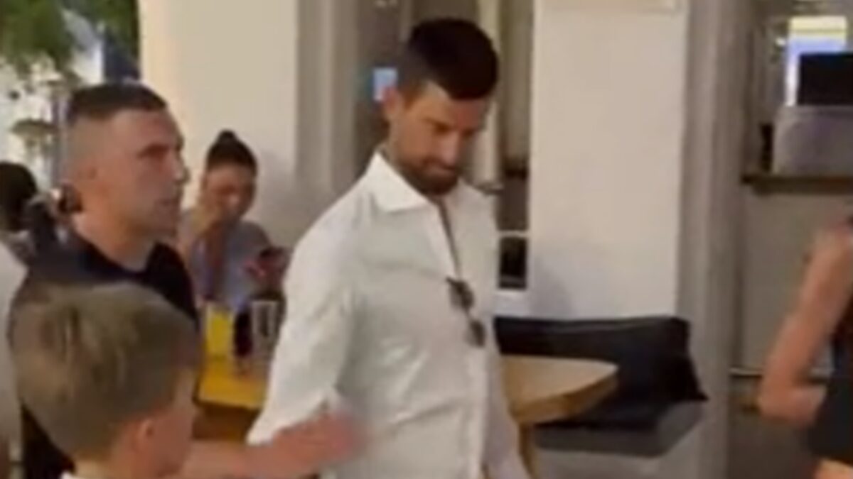 Στη Μύκονο ο Νόβακ Τζόκοβιτς, έκανε βόλτα στα Ματογιάννια με τη σύζυγο και τα παιδιά του