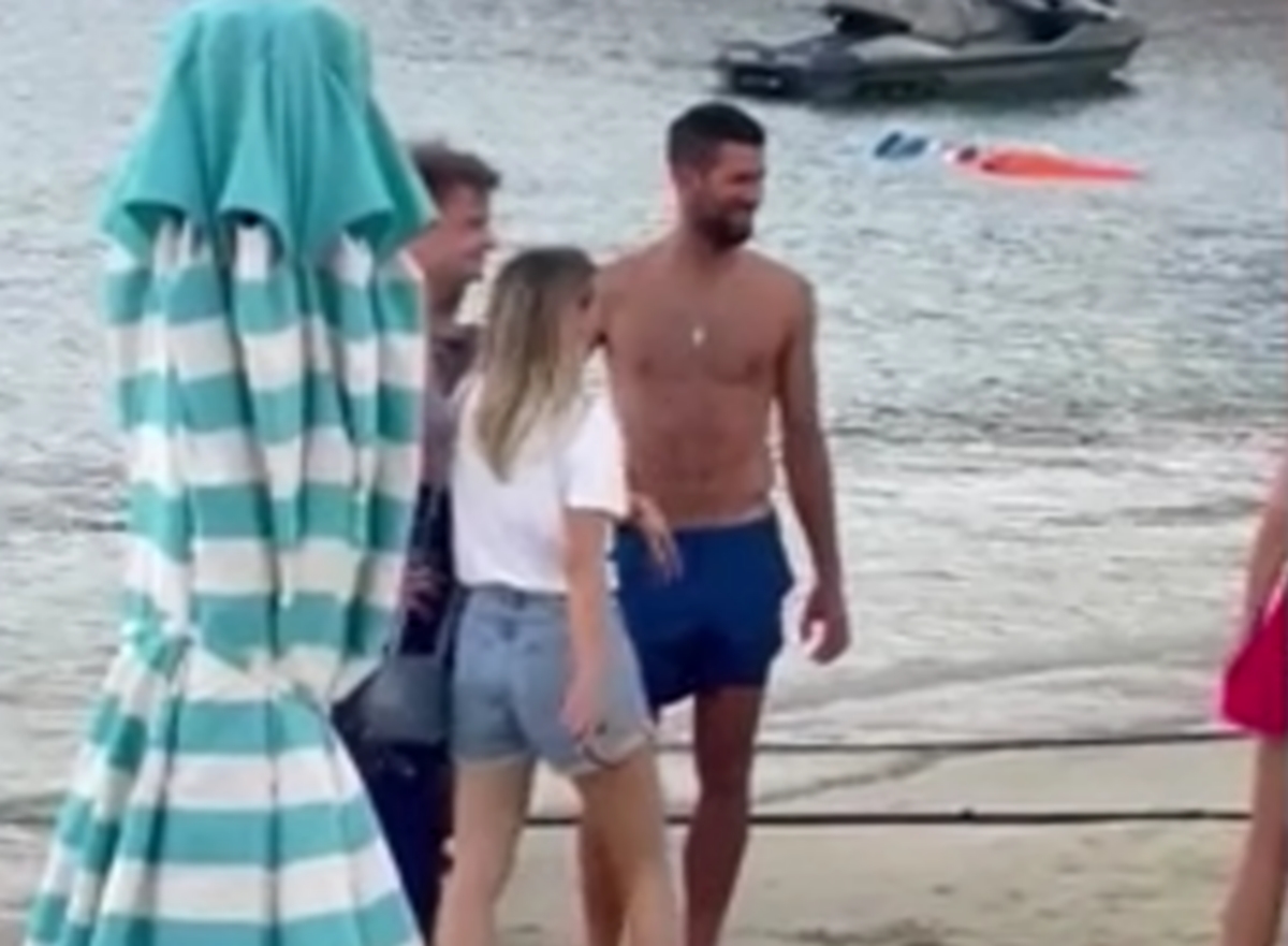 O Nόβακ Τζόκοβιτς στη θάλασσα