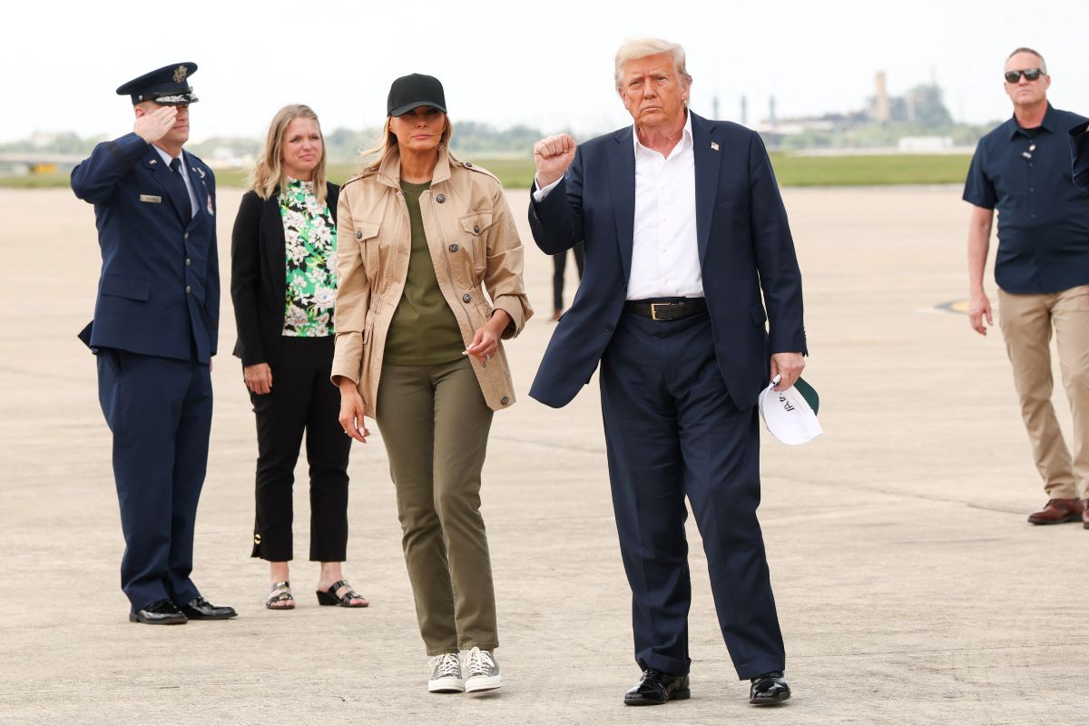 Upon arrival of the couple, in Texas