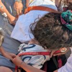Κατά τη μεταφορά της τουρίστριας μετά τον τραυματισμό της από ομπρέλα